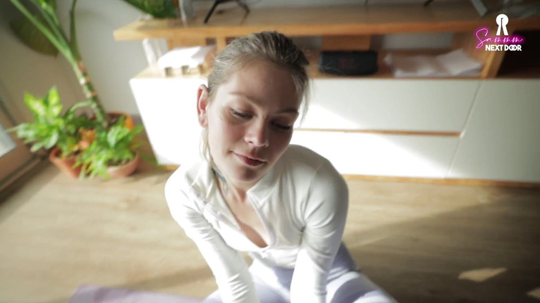 Sammm Next Door: Yoga pantolonumu indir ve beni aşağı evcil hayvanla sik