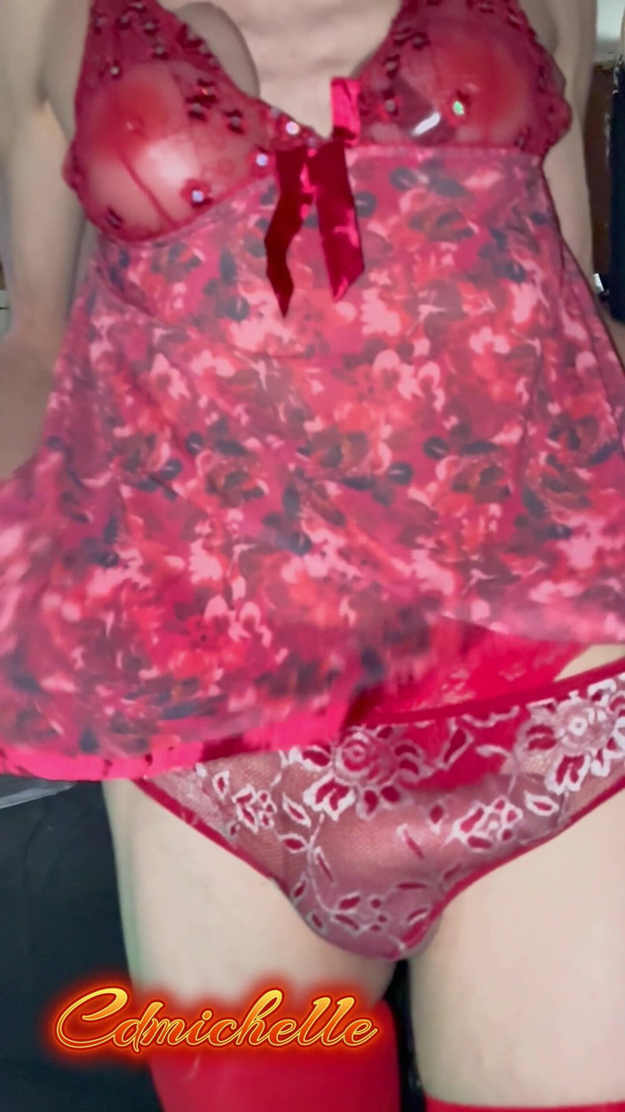 Cd Michelle lingerie: Crossdresser Cdmichelle Super Cock Wypukła ubrana w jedwabiste majtki córki