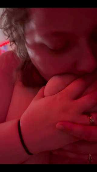 SexyBreedingBbw: İri güzel kadın yarağını emmeden önce soyunuyor