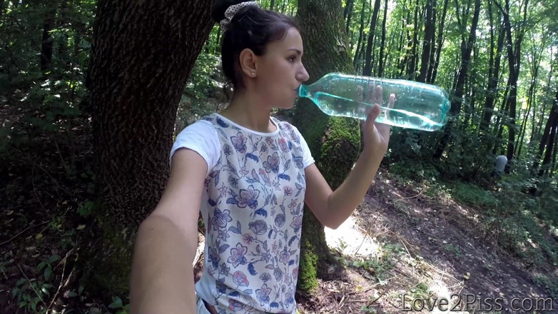 Love 2 Piss: Pissing in the Woods and Wiping Pussy with a Leaf -...