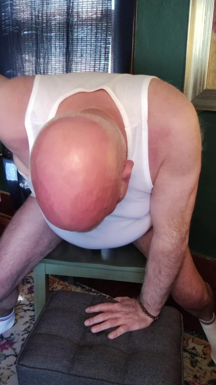 beardaddychub: Padrasto mostra ao enteado como ele gosta!