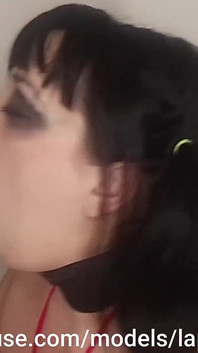 用我的假阳具进行深喉训练