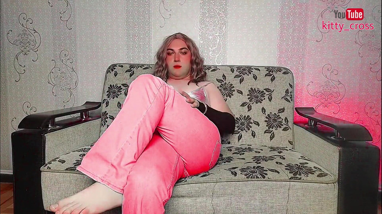 Kitty_Cross: Xuất tinh chân nóng bỏng Ladyboy sexy shemale dễ thương...