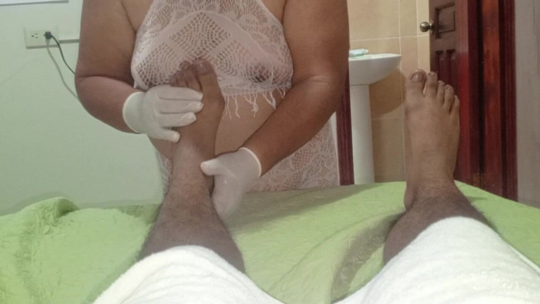 Milfta boohot: Madura Masajista Se Excita Al Ver Mi Polla Y Me...