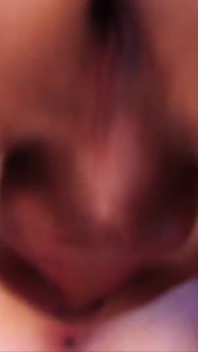 Thư ký nghiện tình dục Michelle Moist đưa đôi đinh tán của cô ấy vào sâu trong một chiếc creampie lộn xộn
