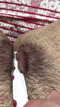 Niềm vui bí mật của quần lót ướt váy nhỏ nhắn