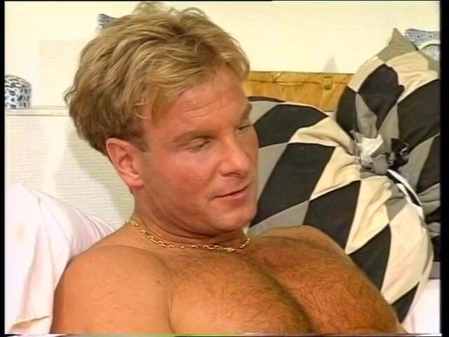 Horny Two really wet MILFs: Glamourosa gata asiática recebe porra na boca durante sexo apaixonado