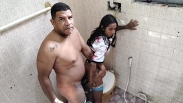 Voisin mangé dans la salle de bain