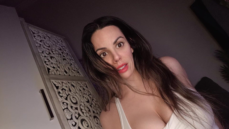 Annika Rain: Kakak ipar datang untuk tinggal