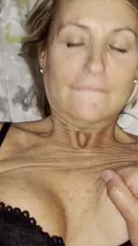 Produtor dirige sessão anal da MILF