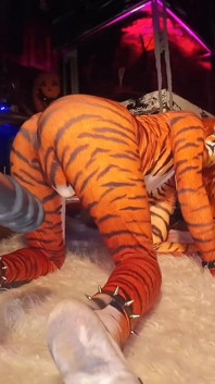 Butt girl gegen riesige analdildos, cosplay tigra teil 1