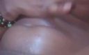 Valpee: Gata dedilhando buceta molhada e orgasmo - closeup solo