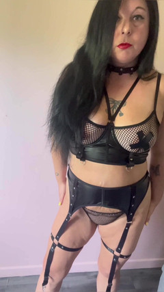 Maitresse Clara: JOI для шанувальників шкіри та латексу