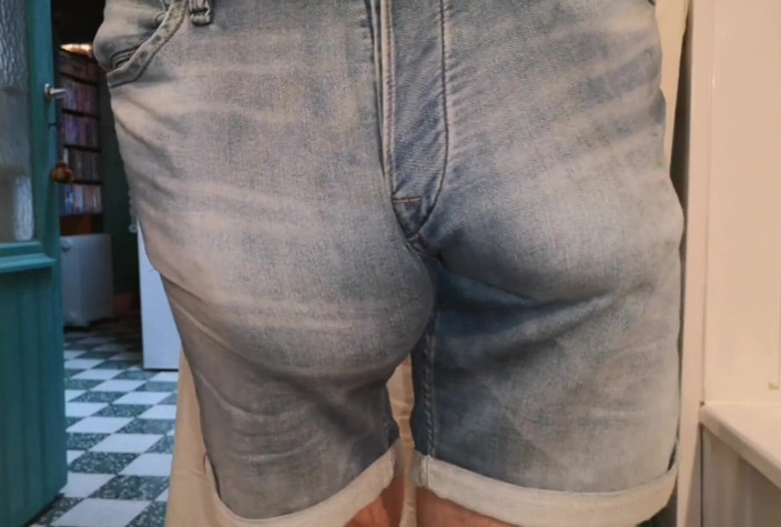 Monster_Meat_: Quần đùi jean phình to tự do