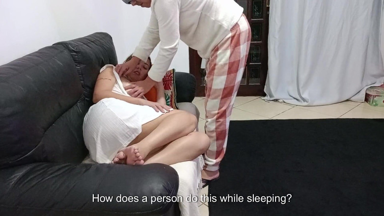 Victor SweetCoupleStories: Üvey kız kardeşiyle seks yapmak için kendini somnambulist olarak gizledi.