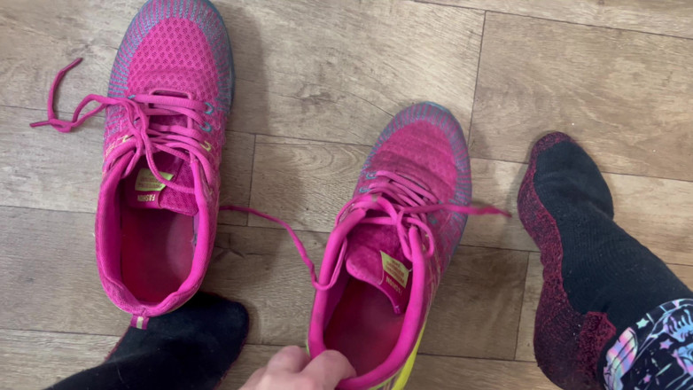 EeveeXo: Mycie spoconych stóp po bieganiu