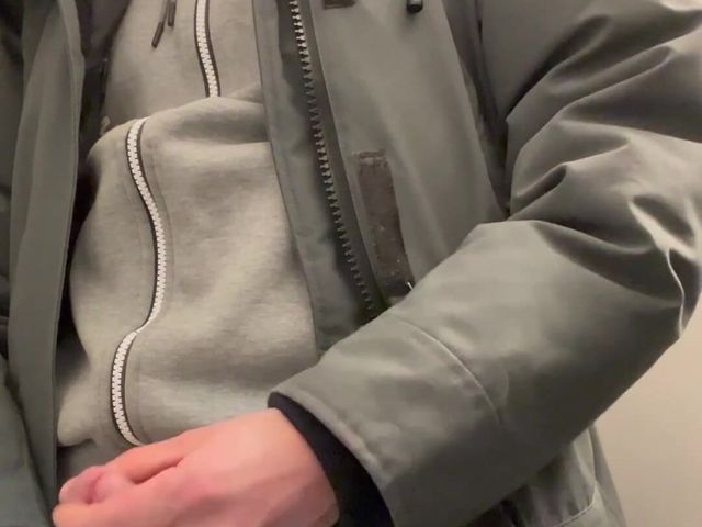 Always Nervous to Jerk off on Plane, but Also Hard Not to Cum From Being so Horny (Gay Duplo)