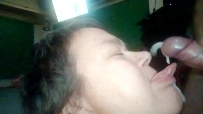 Sex hub couple: Великий камшот у гарячий рот Джен
