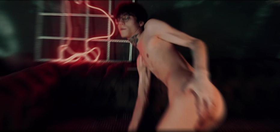 HotDogs studio: Голый мужик шлепает его задницу
