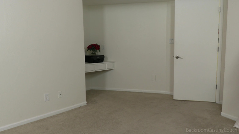 Backroom Casting Couch: Casada Y Despedida, Entró En La Trastienda