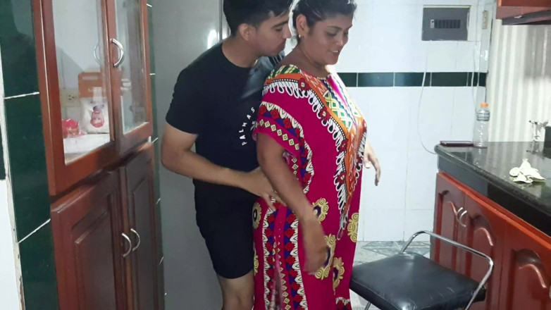 Aly: Thử âm hộ ngon lành của mẹ kế của tôi trong...