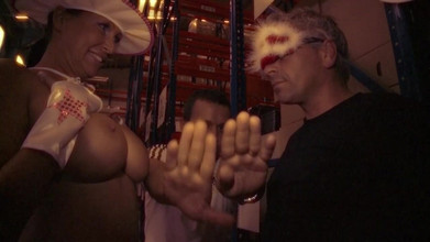 MCG Empire: MILF mit Riesentitten in den mund von zwei großen amateur-schwänzen...