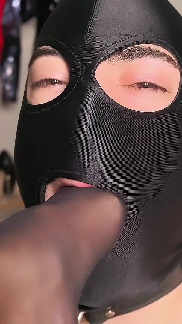 Goddess Lena: Nylon Loser