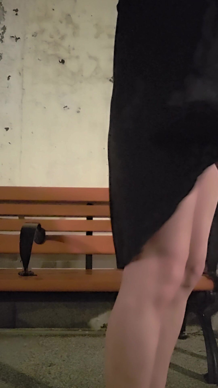 Taiwancdgirl: Gadis pseudo Tingxuan masturbasi di bangku luar ruangan dan ditabrak...