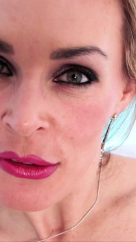 Blondă cu țâțe mari cu cur perfect soția Tanya Tate este o curvă adevărată pentru pula mare albă