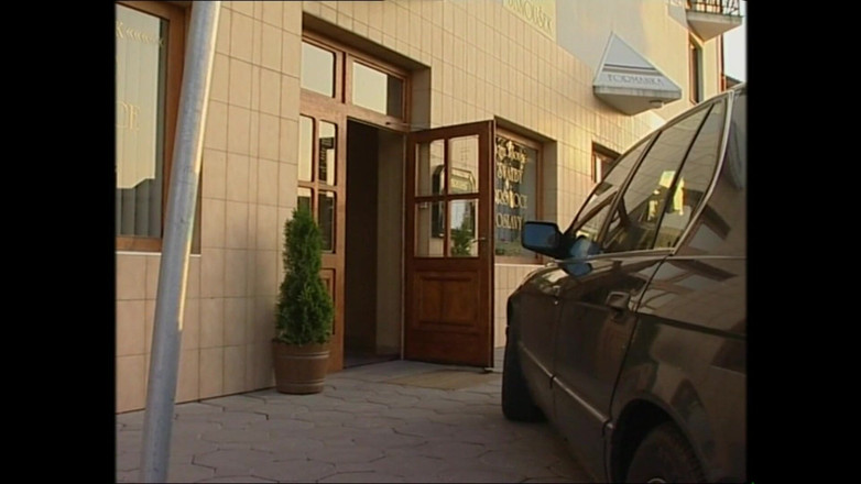 Muschi movie official: In the Country House the Girls Invited Are Really Big...