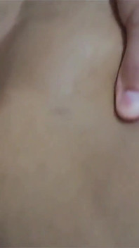 Mi marido se fue, llamé a mi novio para follarme en el dormitorio, ¡vine tan bien!