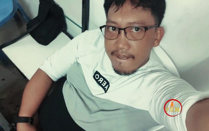 pinoy malibog: Baba sert kalın mastürbasyon yapıyor, kremsi döl dışarı çıkıyor ve her...