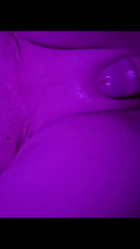 Sexy tweeling stiefzus rijpe vrouw verleidt en neukt in sexy outfit