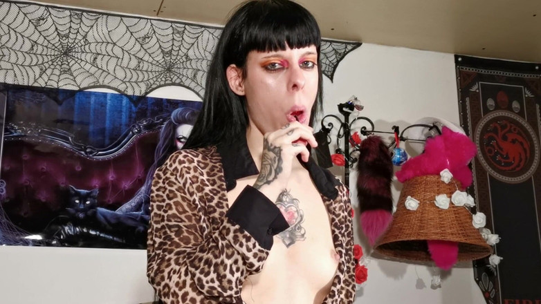 Beth Kinky: Erotic lollipop licking for step daddy