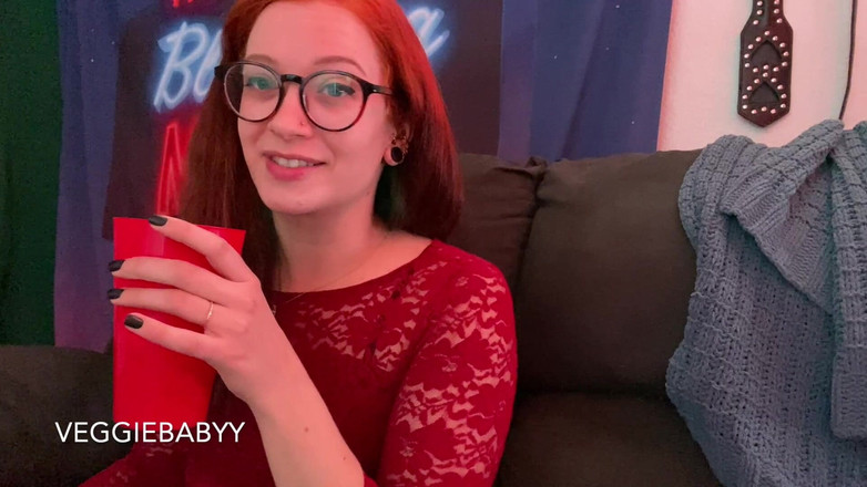 Veggiebabyy: Spolupracovnice s vámi podvádí během její zasnoubené párty POV virtuální šukání