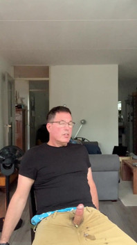 Thuis aftrekkend, kom ik klaar op mijn spijkerbroek, doorzakkend in mijn ae-boksers