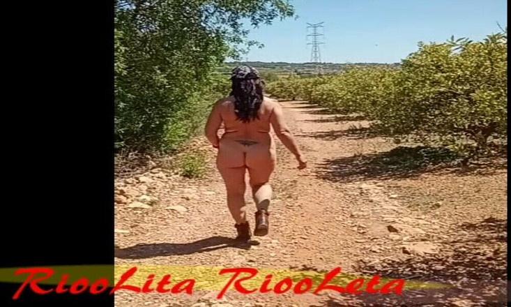 RiooLita RiooLeta: Nackt auf dem feld gehen