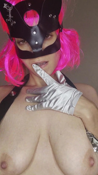 Je Me Masturbe Avec Mon Masque De Minou Et Mes Gros Nichons