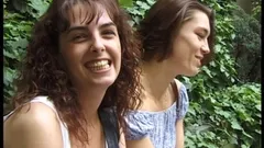 Lesbische Spiele em Der Badewanne - Jogos Lésbicos na Banheira