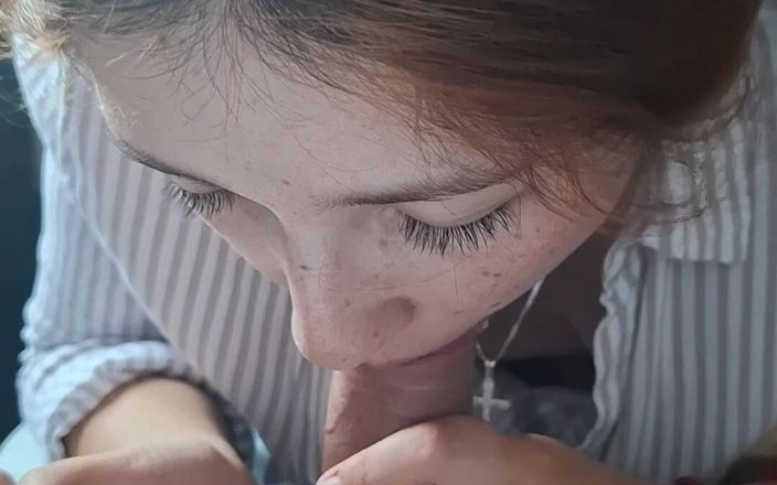Eliza White: 부모님이 집에 있는 동안 의붓여동생에게 핸잡