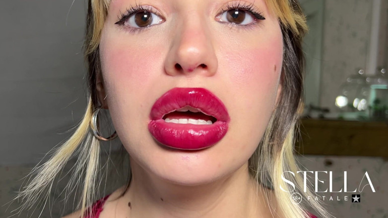 Stellafatale: Raspberry - Lip Trembling Red Lipstick - Slow Motion