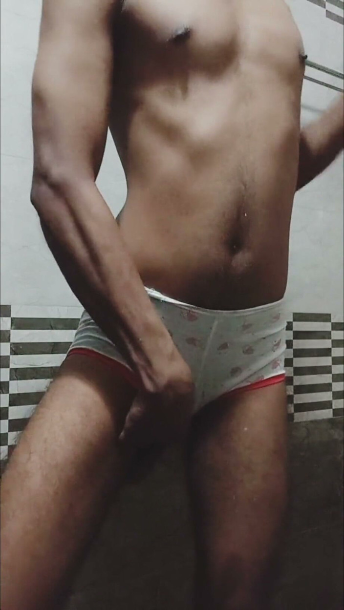 Muskbe11: My Happy Panty Show