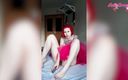Katty Grray: Une coquine sexy se masturbe la chatte et s&amp;#039;enfile un...