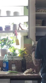 Pancut dan bersihkan dapur dengan saya