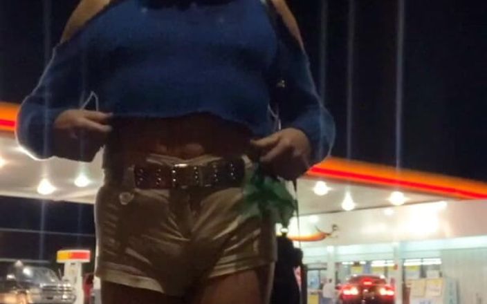 CindieLove: Hot Tight Ass Khaki Shorts Roadside Anal Dildo Samochody ciężarowe