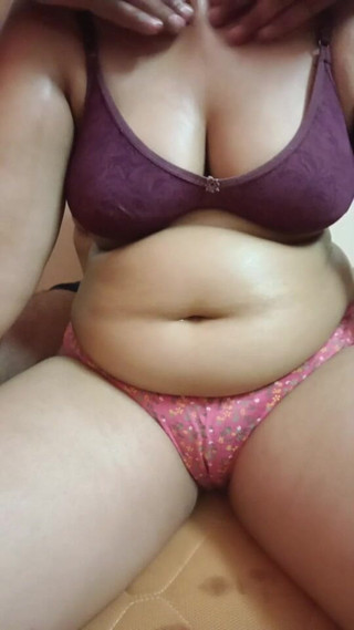 Hot desi couple: Erotická masáž desi