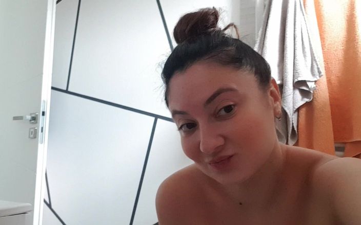 WandaBaby: Mă joc cu pizda mea până când ejaculez și ejaculez!