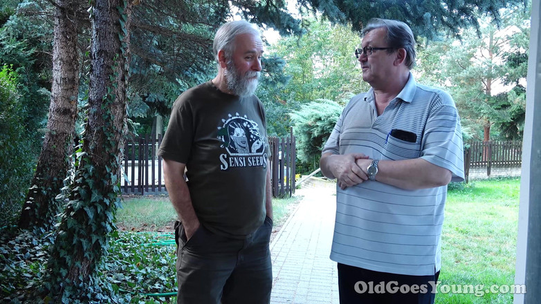 Old Goes Young: Natalia Pearl zerżnięta przez przyjaciół swojego dziadka
