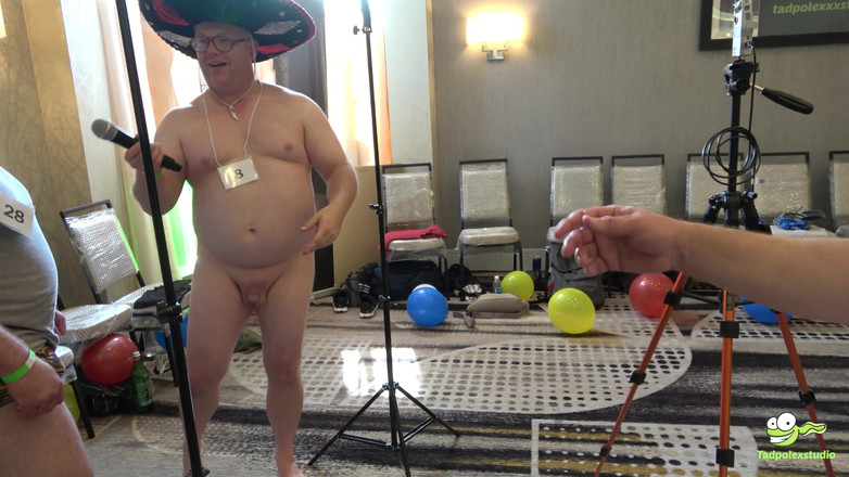 TadpolexStudio: Laci Foxx在Rebel rhyder的史诗群交中蓬松