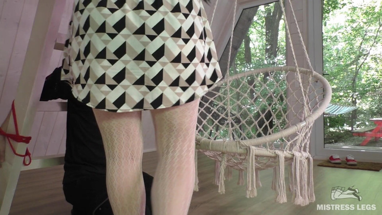Mistress Legs: Foot Gagging Dan Menyembah Pantat Dalam Jala Putih Seksi Penuh
